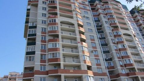Краснодарда икки аёл кўп қаватли уй деразасидан қулаб, ҳалок бўлди