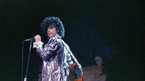 Qo‘shiqchi Prinsning elektr gitarasi Los-Anjelesda kimoshdi savdosiga qo‘yiladi