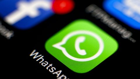Бразилия суди алоқа операторларидан WhatsApp мессенжерини 72 соатга ёпиб қўйишни талаб қилди