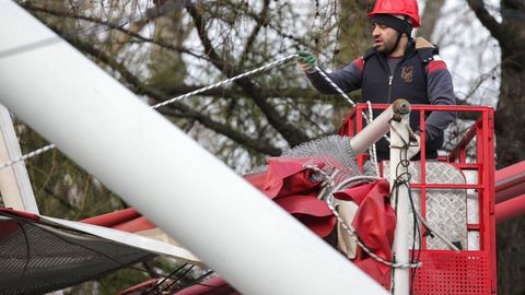 Moskvada 12 metr balandlikda to‘xtab qolgan attraksiondan 11 nafar o‘smir qutqarildi