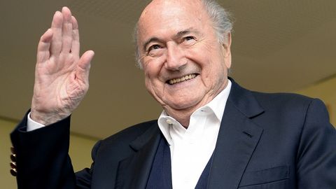 Blatter AQSh talabiga ko‘ra hibsga olinishdan qo‘rqib, Fransiyada o‘tadigan 2016-yilgi Yevropa Chempionatiga bormaydi