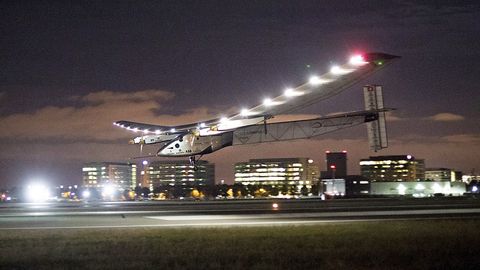 Quyosh batareyalarida ishlaydigan Solar Impulse 2 samolyotining Pensilvaniyaga parvozi qoldirildi