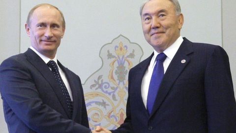 Putin Nazarboyevning 9-mayni Moskvada nishonlash qarorini olqishladi
