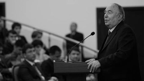 “O‘n sakkizga kirmagan kim bor...”. Erkin Vohidovning so‘zlari bilan shlyagerga aylangan qo‘shiqlar