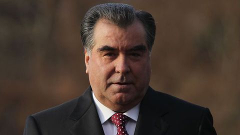 Tojikiston prezidenti 9-may arafasida urush va mehnat faxriylariga 250 dollardan to‘lashni buyurdi