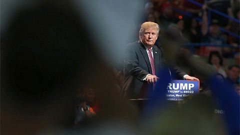 Saylovdan so‘ng Tramp o‘ziga qarashli universitet ishi yuzasidan sudga ifoda beradi