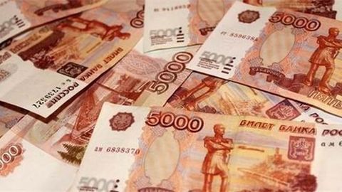 Chelyabinskda 1-sinf o‘quvchisi ko‘chadagi o‘rtoqlariga 200 ming rubldan ziyod pulni tarqatib chiqdi