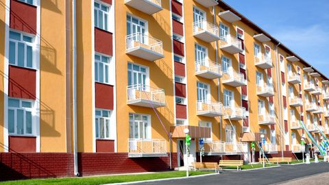 Наманганда Шарқий ҳарбий округ ҳарбийлари оилаларига янги хонадонлар топширилди