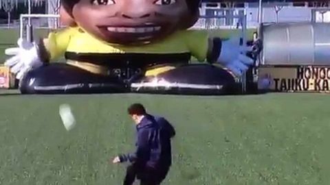 Video: Lionel Messi bahaybat robot-darvozabonga qarshi