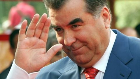 Эмомали Раҳмон Тожикистонда Президент кунини нишонлаш ҳақидаги тузатишларни имзолади