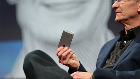 Tim Kuk iPhone’larning narxi ortiqcha oshirilganligini tan oldi