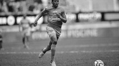 Ruminiyaning “Dinamo” jamoasi futbolchisi o‘yin paytida hushini yo‘qotdi va shifoxonada olamdan o‘tdi