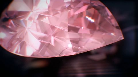 Sotheby’s auksionida noyob pushti brilliant rekord summa — 31,5 million dollarga sotildi