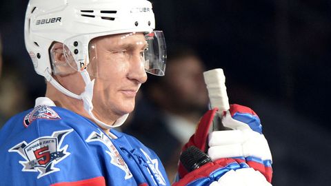 Putin Tungi xokkey ligasi matchida muzga tushdi