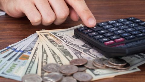 AQSh aholisining to‘rtdan bir qismi “qora kun”ga pul ajratib qo‘ymagani ma’lum bo‘ldi