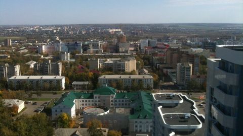Rossiyaning Saransk shahrida Betmen libosidagi erkak o‘zini ko‘p qavatli bino derazasidan tashlab yubordi