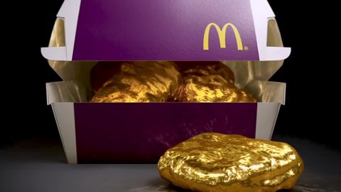 Yaponiyada McDonald’s xaridorlarga oltindan yasalgan naggets va qovurilgan kartoshka hadya qiladi