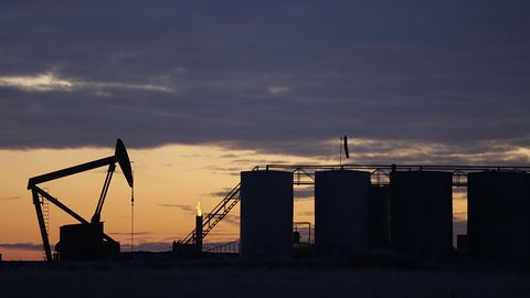 АҚШ нефть захиралари ҳафта давомида 1,37 миллион баррелга камайди