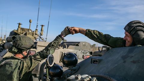 Rossiya mudofaa vazirligi suratlari IShID tomonidan e’lon qilingan harbiy xizmatchilar vafotini rad etdi