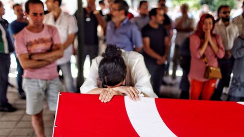 УЕФА Истанбулдаги теракт қурбонлари оилаларига ҳамдардлик билдирди