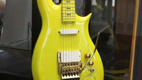 Prinsning sevimli gitarasi auksionda 137,5 ming dollarga sotildi