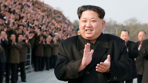 Kim Chen In ballistik raketa yaratuvchilari bilan suratga tushdi