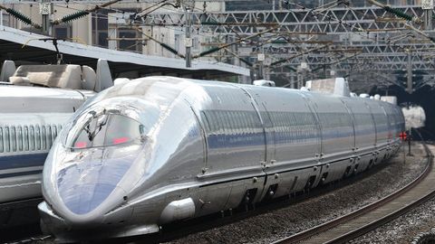 Япония жануби-ғарбидаги зилзила туфайли тезюрар поездлар ҳаракати вақтинча тўхтатилди