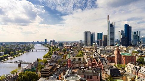 Франкфуртда Лондондан кетиш истагидаги банкирлар учун шошилинч алоқа линияси очилди