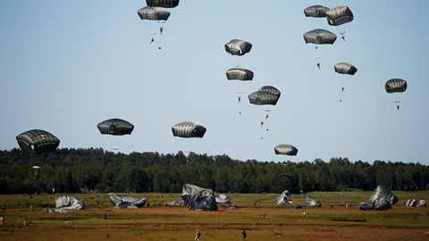 НАТО Болтиқбўйи ва Польшада яна 4 батальон жойлаштиришга қарор қилди
