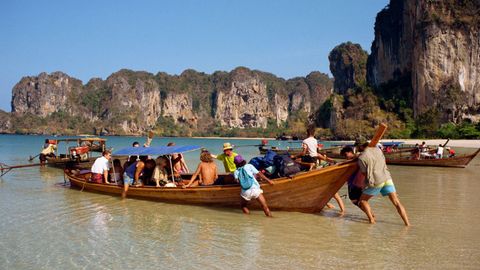 Tailandda tezyurar katerning halokati oqibatida 30 kishi jabrlandi