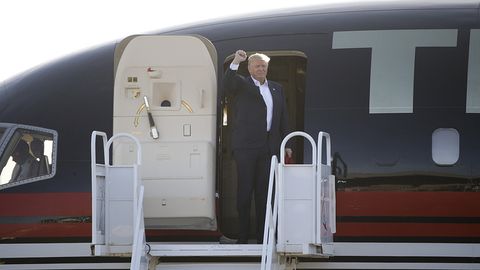 Tramp Klintonning o‘zi haqidagi tanqidiy nutqini “bo‘lmag‘ur tomosha” deb atadi