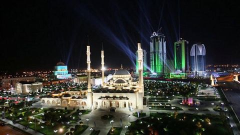 Ramzan Qodirov rossiyaliklarni Grozniy tasviri yangi kupyuradan o‘rin olishi uchun ovoz berishga chaqirdi