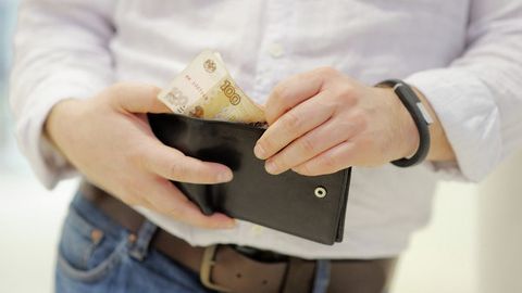 Россияликларнинг аксарияти мамлакатда иқтисодий инқироз ҳукм сураётганини билдирмоқда