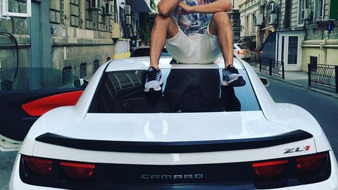 Maserati mingan xonanda Jasur Umirov tezlikni oshirib, hamrohlarini xavotirga soldi