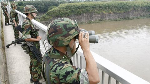 Seul: KXDR ballistik raketasi 10 kilometr balandlikda portladi