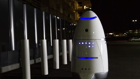 AQShda robot birinchi marta yosh bolani urib, bosib ketdi