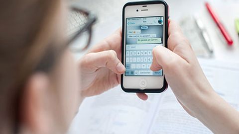 Snouden smartfonni maxfiy kuzatuvdan himoya qiladigan g‘ilof ishlab chiqmoqda