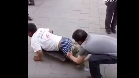 Xitoyda fosh etilgan “oyoqsiz nogiron” juftakni rostladi (video)