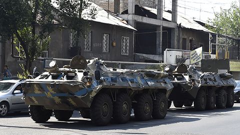 Ереван марказида полиция ва намойишчилар ўртасида тўқнашувлар бўлиб ўтди