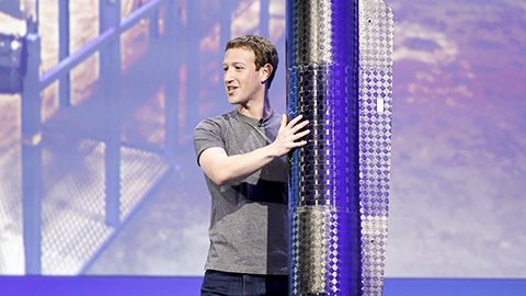 Facebook интернет етказиб беришга мўлжалланган «қуёшли» учувчисиз самолётни синовдан ўтказди
