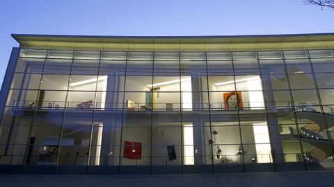 Germaniyadagi muzeyda 91 yoshli ayol 80 ming yevrolik suratdagi krossvordni to‘ldirgani uchun hibsga olindi