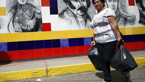 Венесуэлада фавқулодда иқтисодий вазият яна 60 кунга узайтирилди