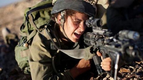 Britaniyada ayollar jangovar harakatlarda xizmat qilish huquqini qo‘lga kiritadi