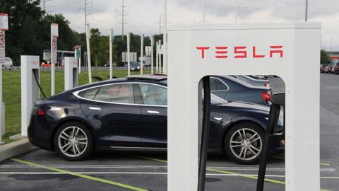 Tesla 2017-yilda o‘zining ilk yuk mashinasi va avtobusini taqdim etishni rejalashtirmoqda