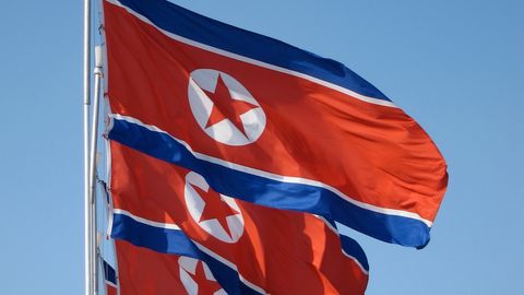 КХДРда чет элда ишлайдиган мамлакат фуқароларини назорат қилган 6 амалдор қатл этилди