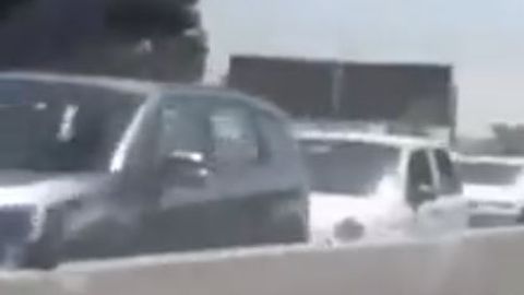 “Bu tirbandlikning oxiri bormi, ko‘zim og‘rib ketdi-ku!”. O‘rikzorda yuzaga kelgan tirbandlik videosi