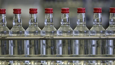O‘zbekistonda spirtli ichimliklar idishiga uning zarari haqida yoziladi