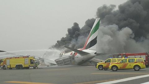 Dubay aeroportida muvaffaqiyatsiz qo‘nishni amalga oshirgan Emirates samolyoti yonib ketdi
