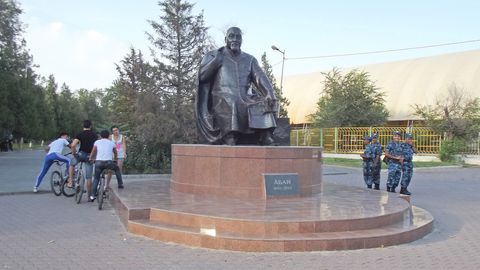 Chimkentlik ayol shahar bog‘ida o‘zini yoqib yuborishga urindi