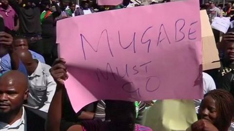 Zimbabvening 92 yoshli prezidenti norozilik namoyishlarini kuch bilan tarqatib yuborishga buyruq berdi